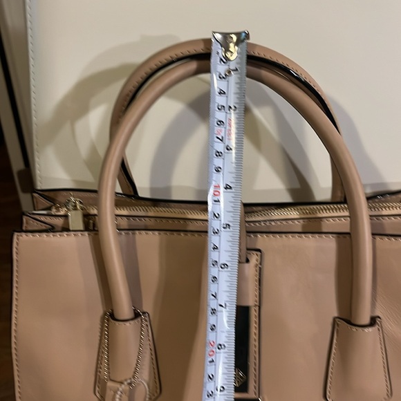 Cream Leather Satchel with Gold Clasp - Picture 13 of 16